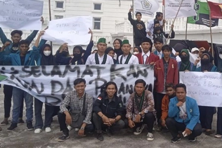 Mahasiswa Demo Bupati Afrijal Sintong, Tuntut untuk Bisa Bina ASN dan Jaga Netralitas Pemilu 2024