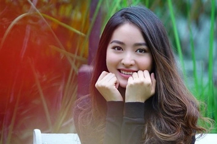 Natasha Wilona Kenakan One Shoulder Dress Saat Jadi Bridesmaid