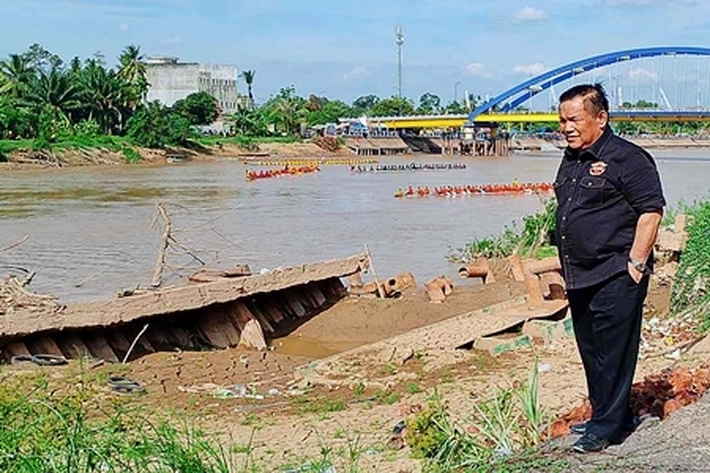 Pj Gubernur Riau SF Hariyanto Tinjau Abrasi di Sungai Indragiri yang akan Siapkan Program Kaki Seribu