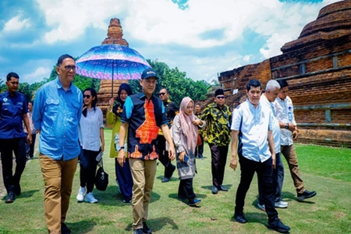 Pj Bupati Hambali Dampingi Bappenas RI Erwin Dimas Tinjau Candi Muara Takus di Kampar