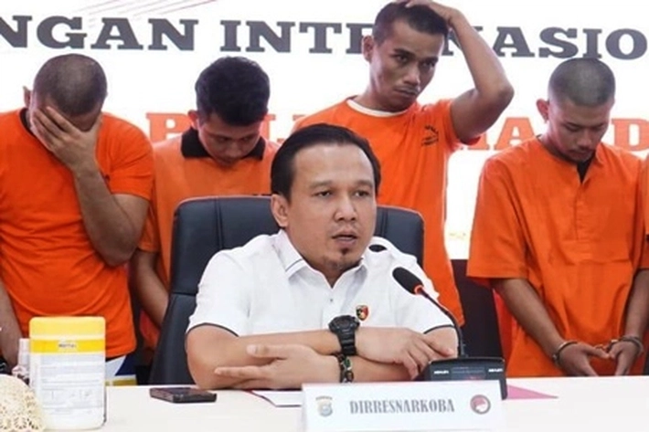 Polisi Gagalkan Pengiriman 12 Kg Sabu dan 10 Ribu Pil Ekstasi dari Jaringan Internasional Menuju Pekanbaru