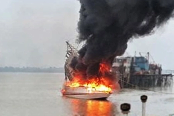 Kapal Cepat Porti Express yang Bawa Sayur dan Sembako Tujuan Batam Terbakar, ABK Alami Luka Berat