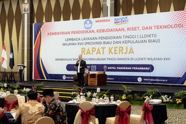 Prof Syafrinaldi Jadi Pemateri Utama pada Raker Lembaga Layanan Pendidikan Tinggi Wilayah XVII