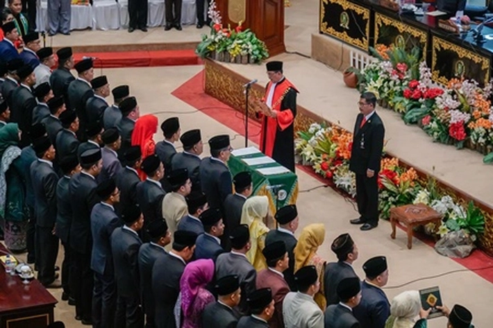 65 Wakil Rakyat Periode 2024-2029 Dilantik dan Ucapkan Sumpah, Mamun Solikhin dan Indra Eet Jadi Pimpinan Sementara DPRD Provinsi Riau