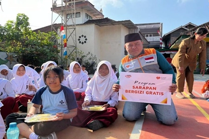 Rumah Zakat Salurkan 1.700 Paket Sarapan Bergizi Gratis untuk Tingkatkan Asupan Nutrisi Anak