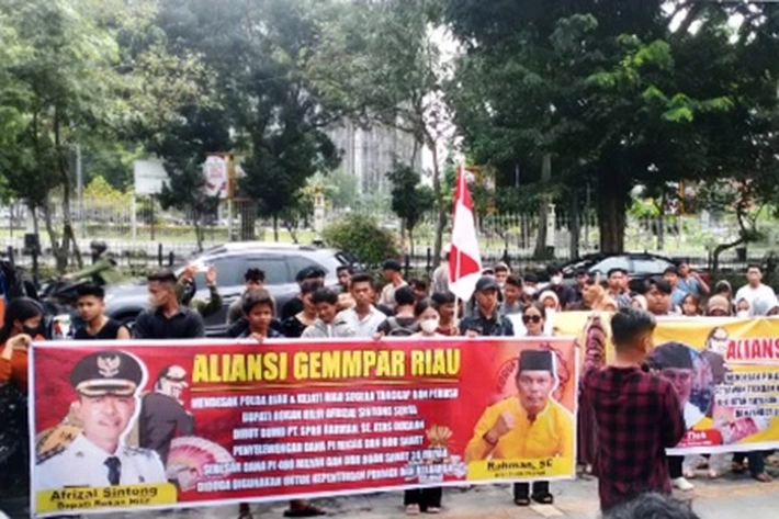 Aksi Demo Gempar Tuntut Bupati Rohil Ditangkap Terkait Uang Migas dan DBH Sawit, Kordinator Umum Erlangga: 'Ini Sudah Tilap Uang Negara'