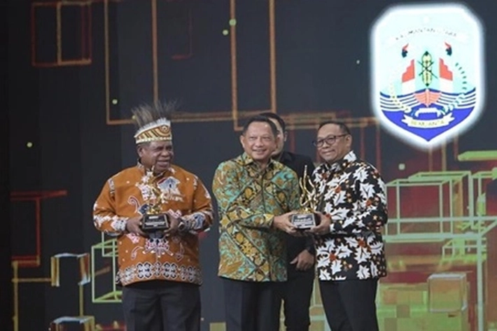 Mendagri Tito Karnavian Beri Pemprov Riau Penghargaan Sebagai Daerah Peduli Pengendalian Inflasi