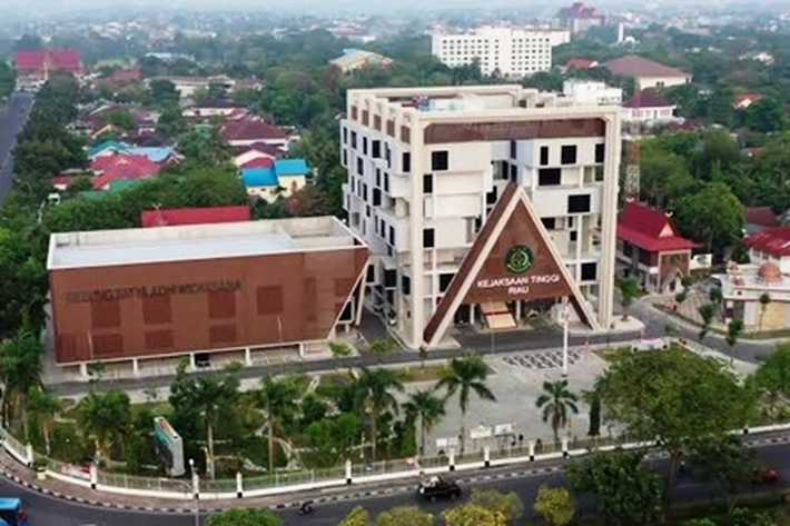 Cipayung Plus Bersama Hima Persis, KAMMI, GMNI, GMKI, dan IMM Laporkan Setdako ke Kejati Riau