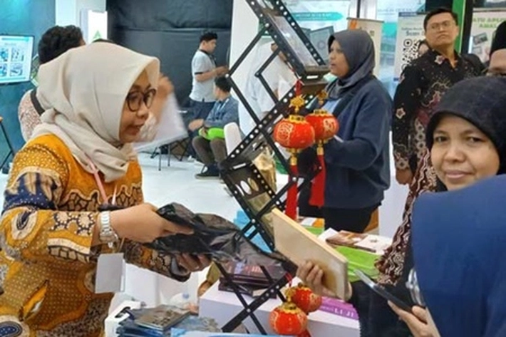 Kemenag Pamerkan Sekaligus Bagikan Ribuan Mushaf Alquran dan Buku Keislaman di Expo MTQ Nasional Ke-30