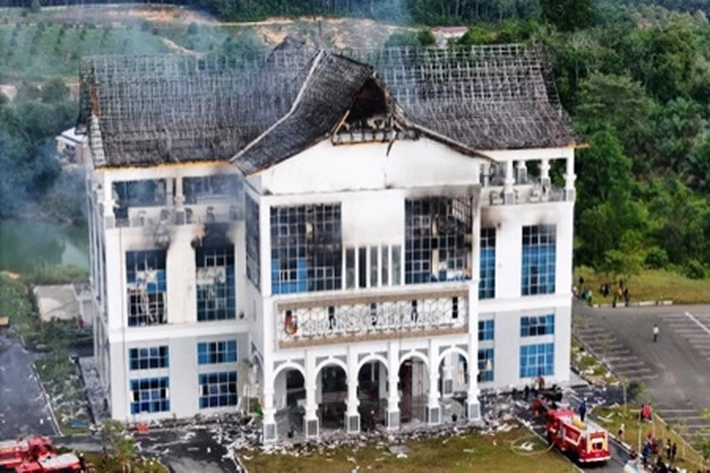 Hydrant Tak Berfungsi: Buat Gedung Perkantoran Tenayan Raya Dilalap Sijago Merah, 'yang Hampir Ludes Semua'