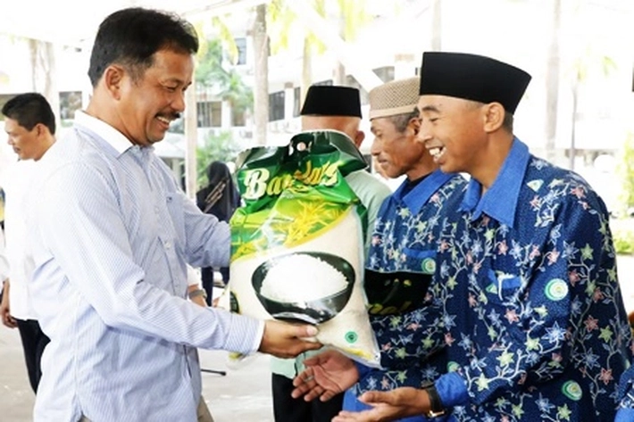 Muhammad Rudi Ajak Tokoh Agama dan Masyarakat Dukung Pembangunan, 'Sekaligus Salurkan 4.500 Karung Beras se-Kota Batam'