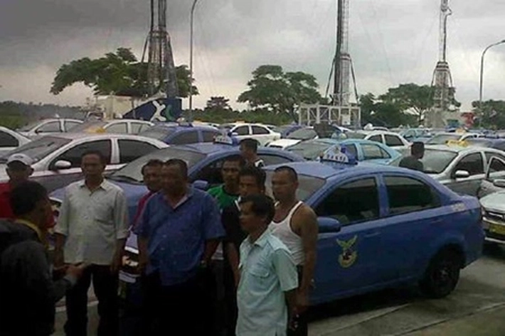 Taksi Listrik Mulai Beroperasi di Bandara SSK II Pekanbaru untuk Dukung Transportasi yang Ramah Lingkungan
