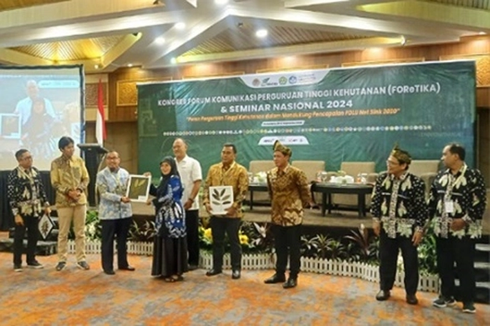 Dirjen PKTL Dr Hanif Faisol Nurofiq Resmi Buka Kongres FOReTIKA 2024