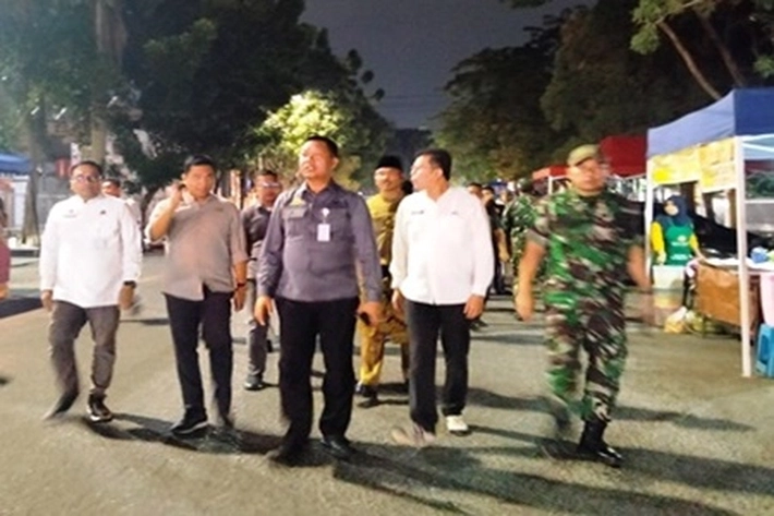 Sekdako Pekanbaru Tinjau Hari Pertama Pembukaan Kuliner Jalan Cut Nyak Dien yang PKL nya Sudah Ditata Lebih Rapi dan Tertib