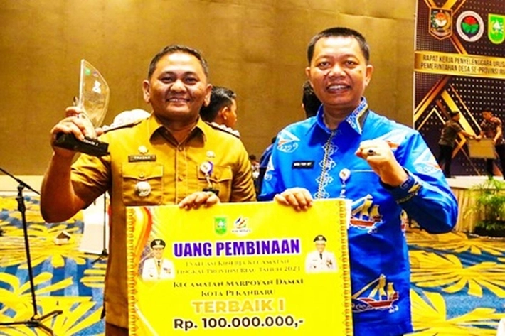 Marpoyan Damai Pekanbaru Raih Peringkat 1 dalam Evaluasi Kinerja Kecamatan di Riau