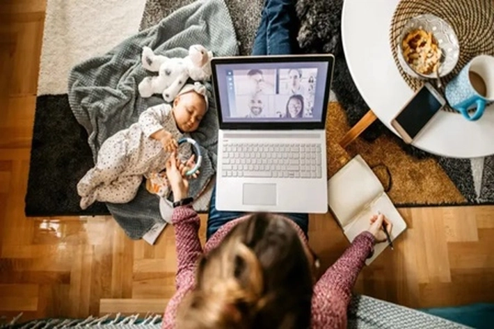Perempuan Cenderung Lebih Banyak Lakukan Pekerjaan Sehari-hari, 'yang Sudah Alami Digital Overload'