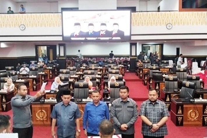 Jelang Pelantikan, 4 Pimpinan Definitif DPRD Pekanbaru Ikuti Gladi Bersih