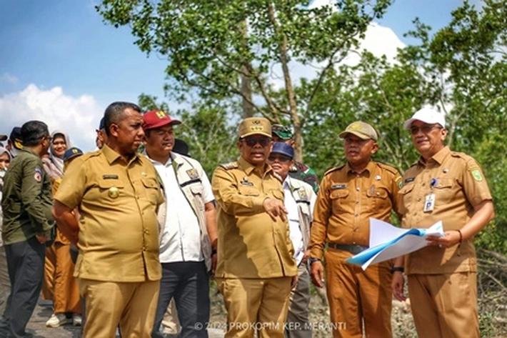 Pj Gubernur Riau Kunjungan Kerja di Kepulauan Meranti, Pastikan Jembatan Panglima Sampul Dibangun Awal Tahun 2025