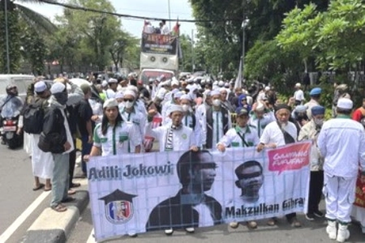 Massa Aksi 411 Berkumpul Disisi Timur Masjid Istiqlal Menuntut Penangkapan Fufufafa