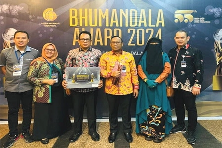 Pj Gubernur Rahman Hadi Terima Award 2024 Kategori Provinsi Bhumandala Kinerja Sampul Jaringan IG