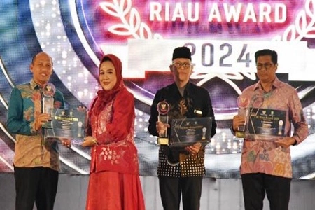 BRK Syariah Terima Penghargaan KI Award Menuju Informatif 2024