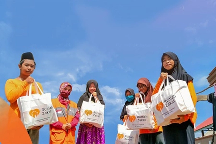 Rumah Zakat Berkolaborasi dengan HBI Distribusikan Bantuan Makanan Siap Santap untuk Yatim