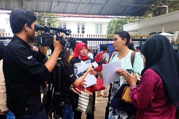 Masyarakat Berduyun-duyun Mengadukan Permasalahan ke Posko 'Lapor Mas Wapres' di Istana Jakarta