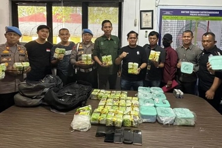 Tim Gabungan dari Satuan Reserse Narkoba Gagalkan Pengiriman 20 Kg Sabu dan Belasan Ribu Pil Ekstasi ke Pekanbaru