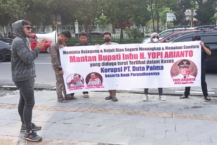 Massa Koalisi Mahasiswa Ungkap Kasus Korupsi PT Duta Palma, 'yang Menyeret-nyeret Nama Mantan Bupati Inhu Yopi Arianto'