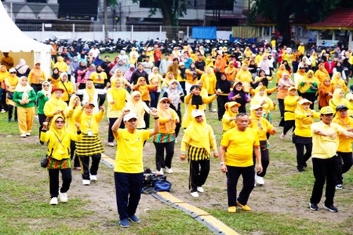 Cagubri Syamsuar Hadiri Peringatan HUT Ke-60 Golkar dengan Senam Sehat yang Dilengkapi Bazar UMKM