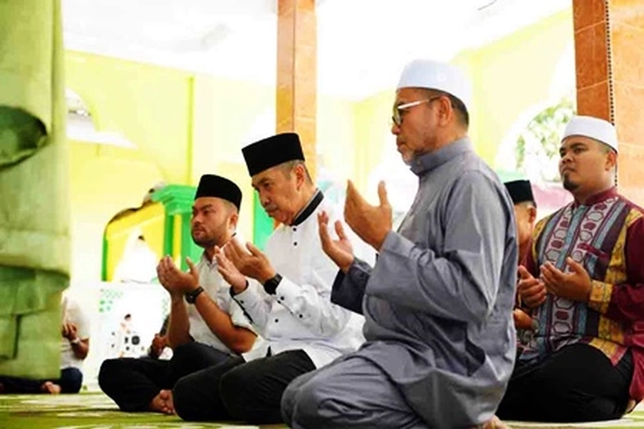 Cagubri Syamsuar Ziarah ke makam Abuya Syekh Haji Abdul Ghany El-Khalidy