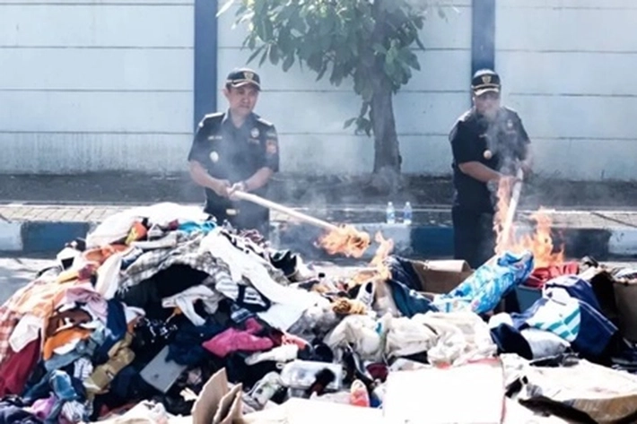 Bea Cukai Musnahkan Barang Ilegal iPhone, Kain Bekas Hingga Rokok Senilai Rp44 Miliar