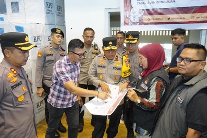 Wakapolda Riau Maksimalkan Pengamanan Surat Suara di Kecamatan yang Masih Tengah Penghitungan