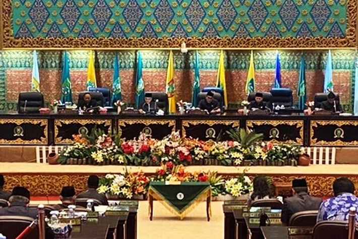 DPRD Riau Sahkan Ranperda APBD 2025 Menjadi Perda