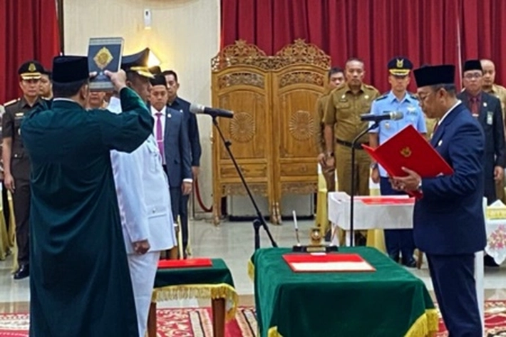Roni Rakhmat Dilantik Sebagai Pj Wako Pekanbaru Gantikan Risnandar Mahiwa
