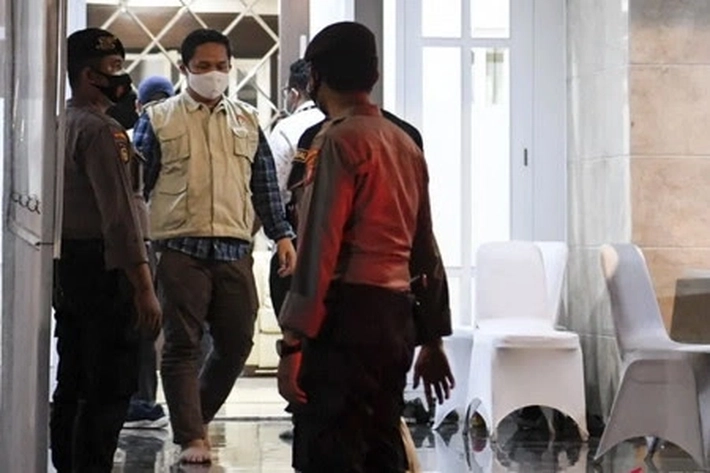 KPK Kembali Buka Segel Rumah Dinas Walikota Pekanbaru yang Sebelumnya Sudah Dilakukan Penggeledahan