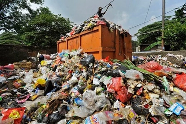 Kontrak Pihak Ketiga Segera Berakhir, 'Tetapi Tumpukan Sampah Mulai Membara'