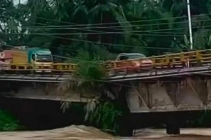 Jembatan Sei Rokan Ujung Batu Patah dan Siap Tenggelam, 'karena Hutan Digunduli'