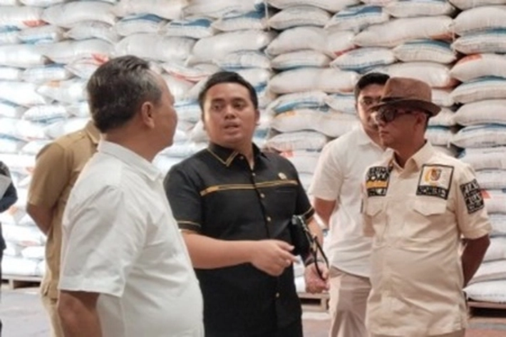 Dewan Cek Gudang Bulog Pekanbaru, 'yang Bisa Penuhi Permintaan Masyarakat Berbulan-bulan'