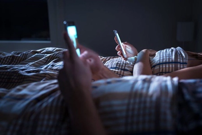 Begini Cara Tips Mengatasi Susah Tidur Malam Akibat Asik Main HP