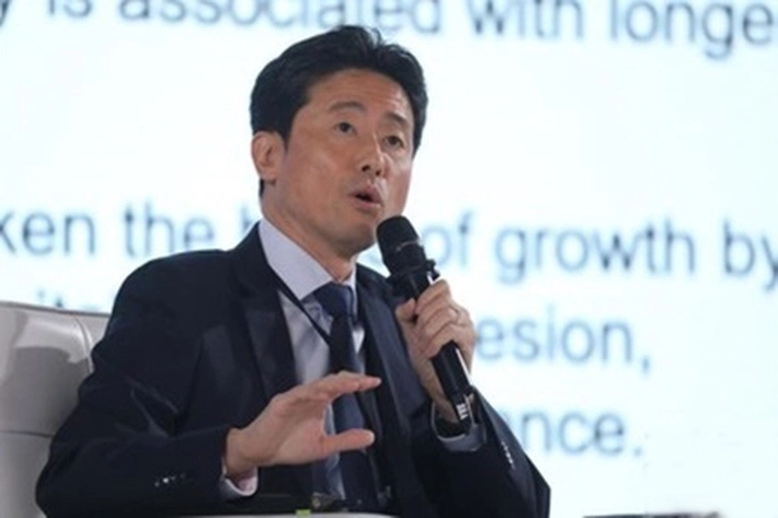 Direktur ADB Jiro Tominaga: Aktivitas Ekonomi Indonesia Tetap Tumbuh Ditengah Risiko Global