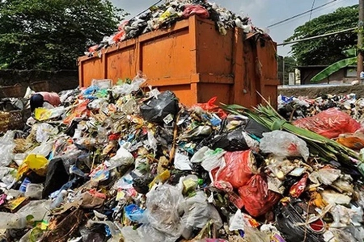 Tumpukan Sampah Meluber 'Berulat dan Bau Busuk', Aktivis: Kinerja dan Penanganan Pihak Pengelola Jadi Perhatian Publik