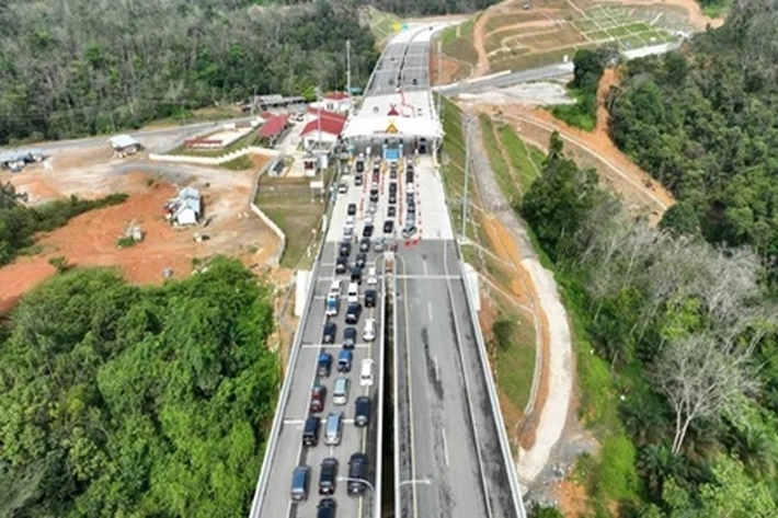 Trafik Kendaraan Meningkat Selama Nataru 2024-2025 yang Jumlahnya Capai 2,2 Juta Kendaraan Lewati Jalan Tol Trans Sumatera