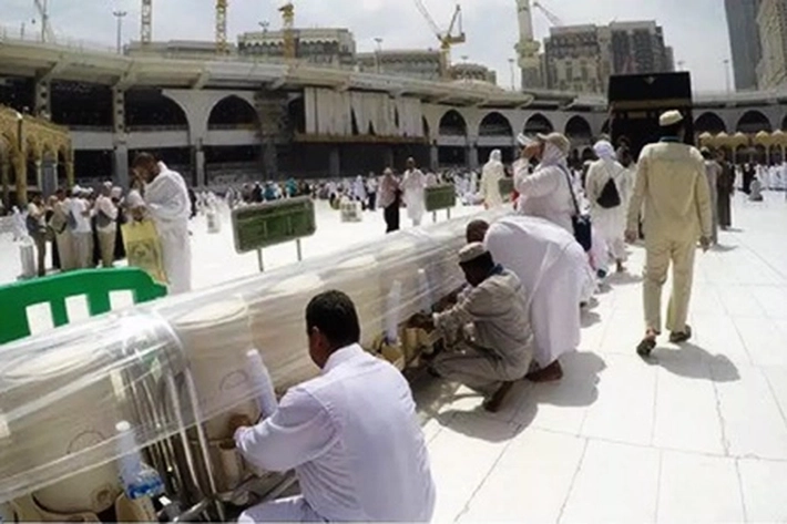 Air Zamzam Punya Banyak Keberkahan dan Manfaat yang Bisa Sembuhkan Berbagai Penyakit