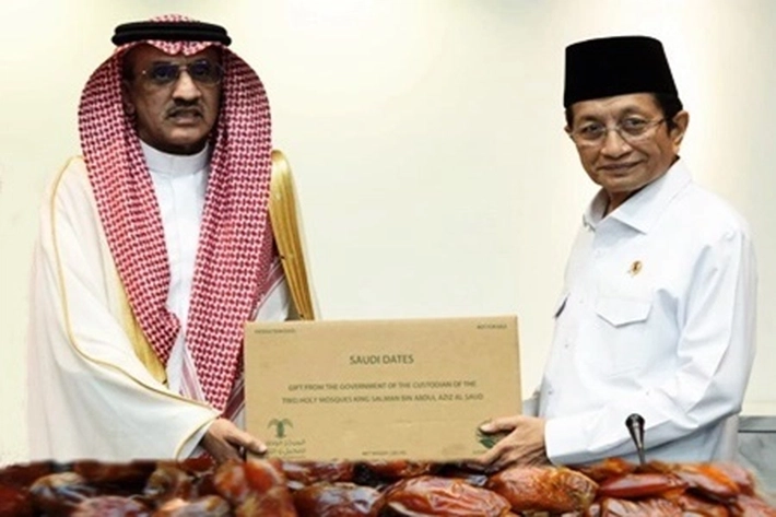 Jelang Ramadhan, Raja Salman dari Arab Saudi Serahkan 100 Ton Kurma untuk Indonesia