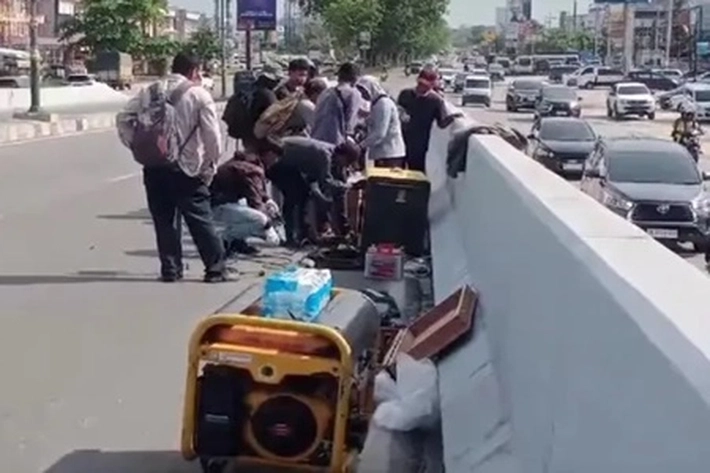 Ahli Konstruksi Bor Jembatan Fly Over SKA Sesuai Perintah KPK