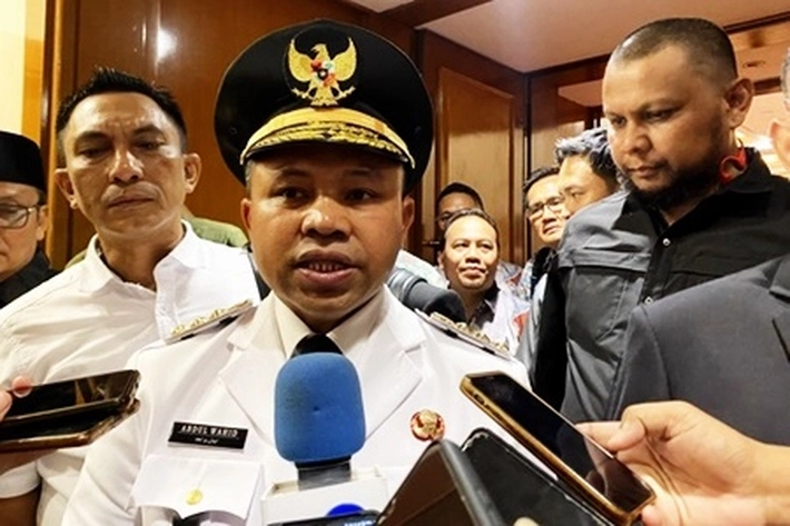 Gubernur Abdul Wahid Soroti Tingginya Angka PMI Ilegal dari Meranti