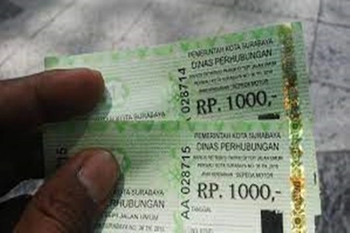 Jukir Masih Abaikan Tarif Parkir Baru Sesuai Perwako 2/2025 yang Jadi Sorotan Gubri