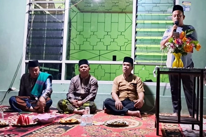 Jelang Datangnya Bulan Ramadhan, Warga RT03/RW03 Sidomulio Timur Bersih-bersih Lingkungan 