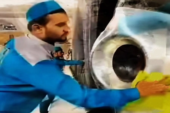 Tenaga Pembersih Masjidil Haram dan Nabawi Tak Persoalkan Bergaji Kecil, 'Lantaran Mereka Menganggap Pekerjaan Diniatkan Ibadah'